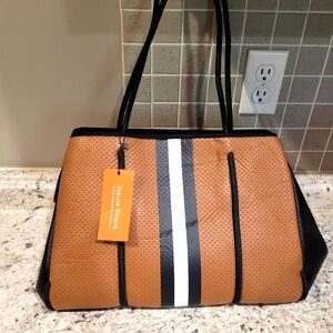💚CLEARANCE💚 HAUTE SHORE TOTE BAG